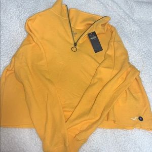 HOLLISTER boyfriend cropped tee